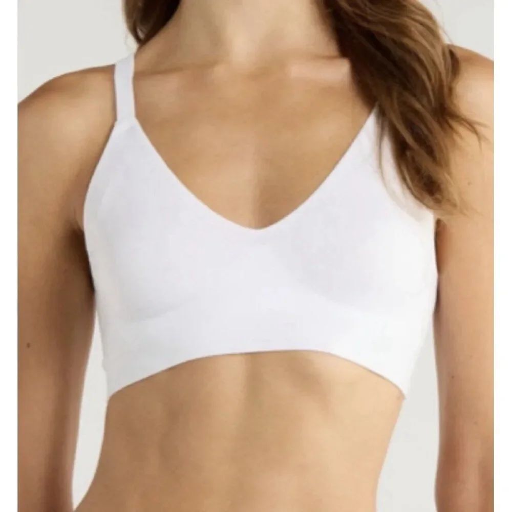 True & Co white bra Soft Form V Neck Xs